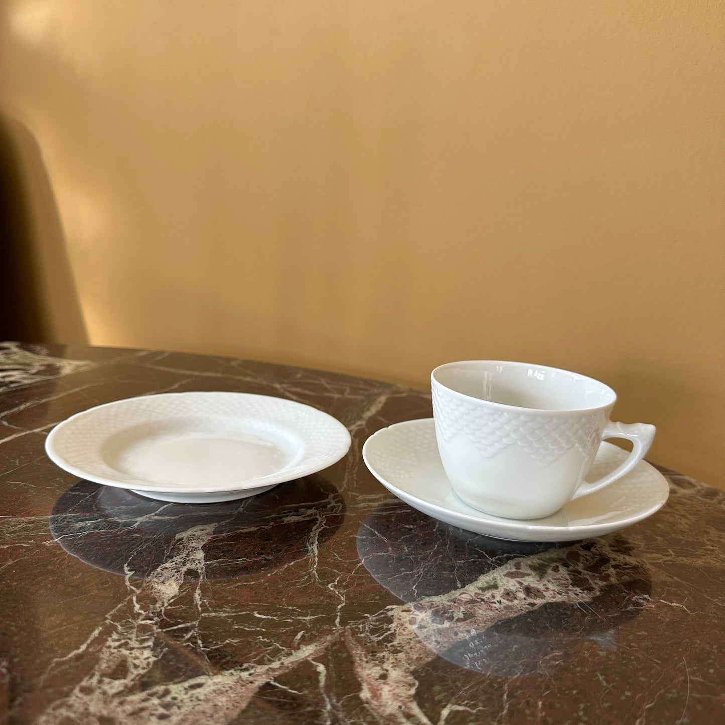 Bing & Grøndahl "Elegance"  2 sæt af 3 dele - chokoladekop, underkop og kagetallerken