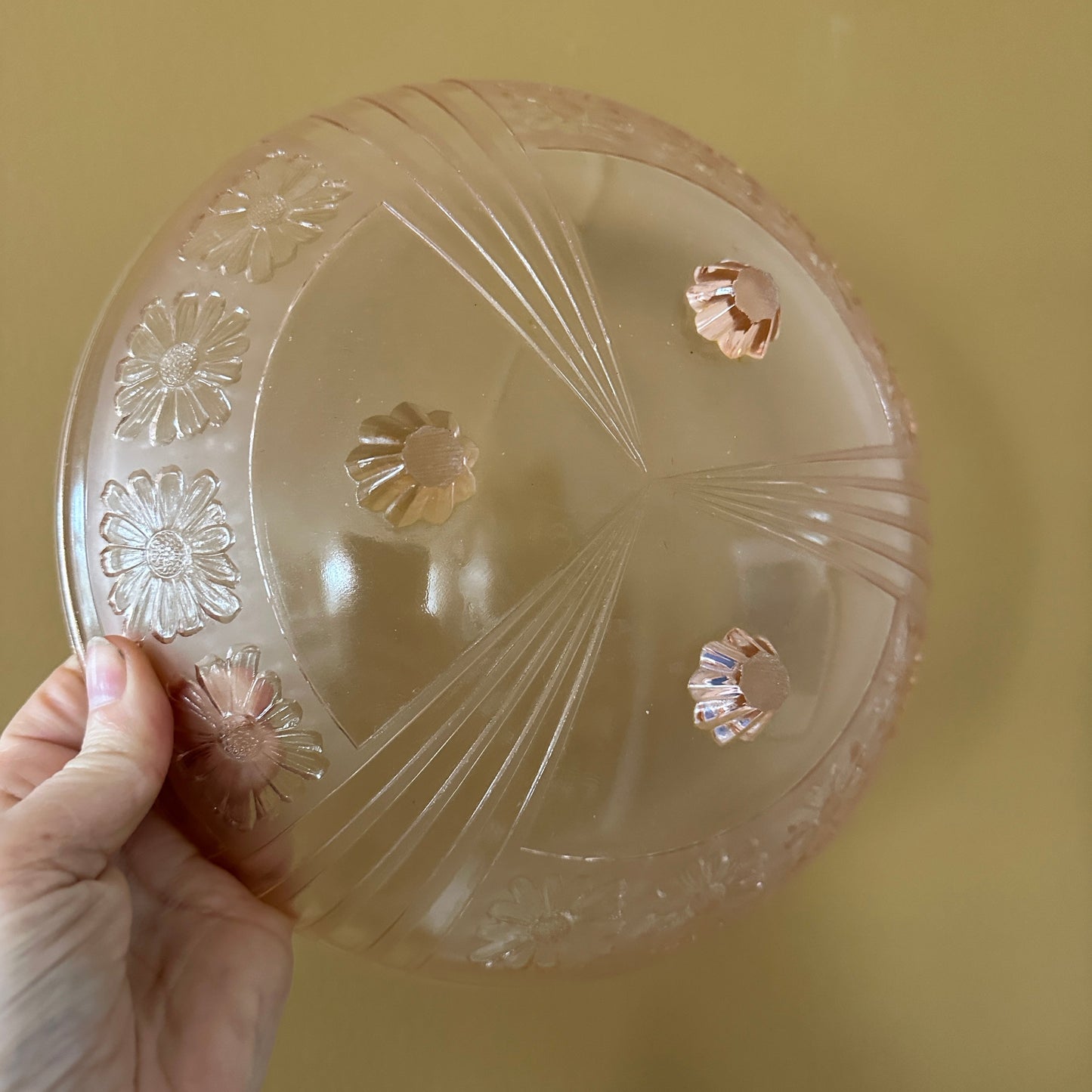 Skål i lyserødt glas