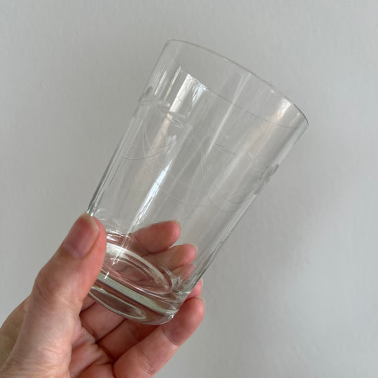 Små vintage drikkeglas med ciseleringer - 2 stk.