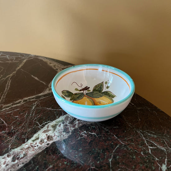 Søde små italienske skåle med citroner (nye)