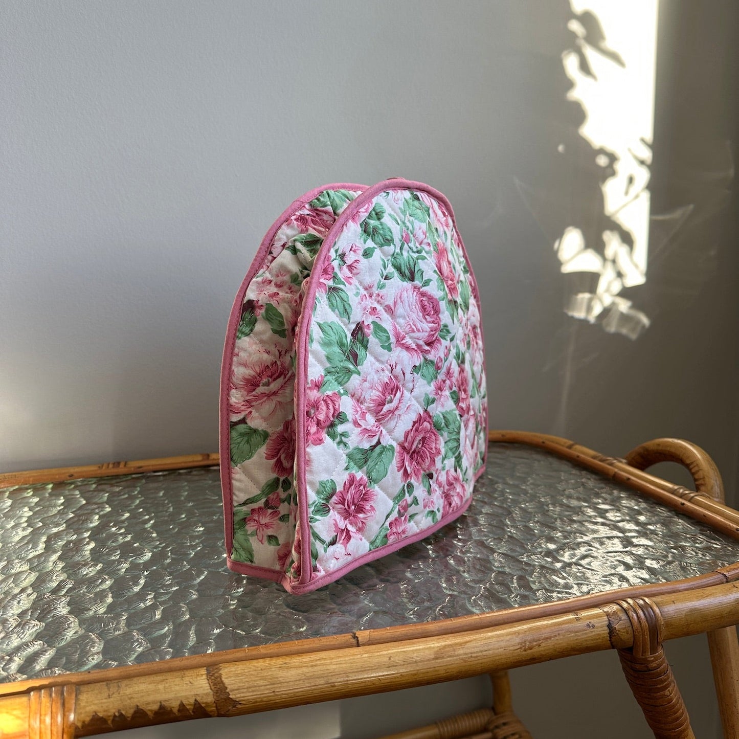 Tehætte i skønt blomsterprint