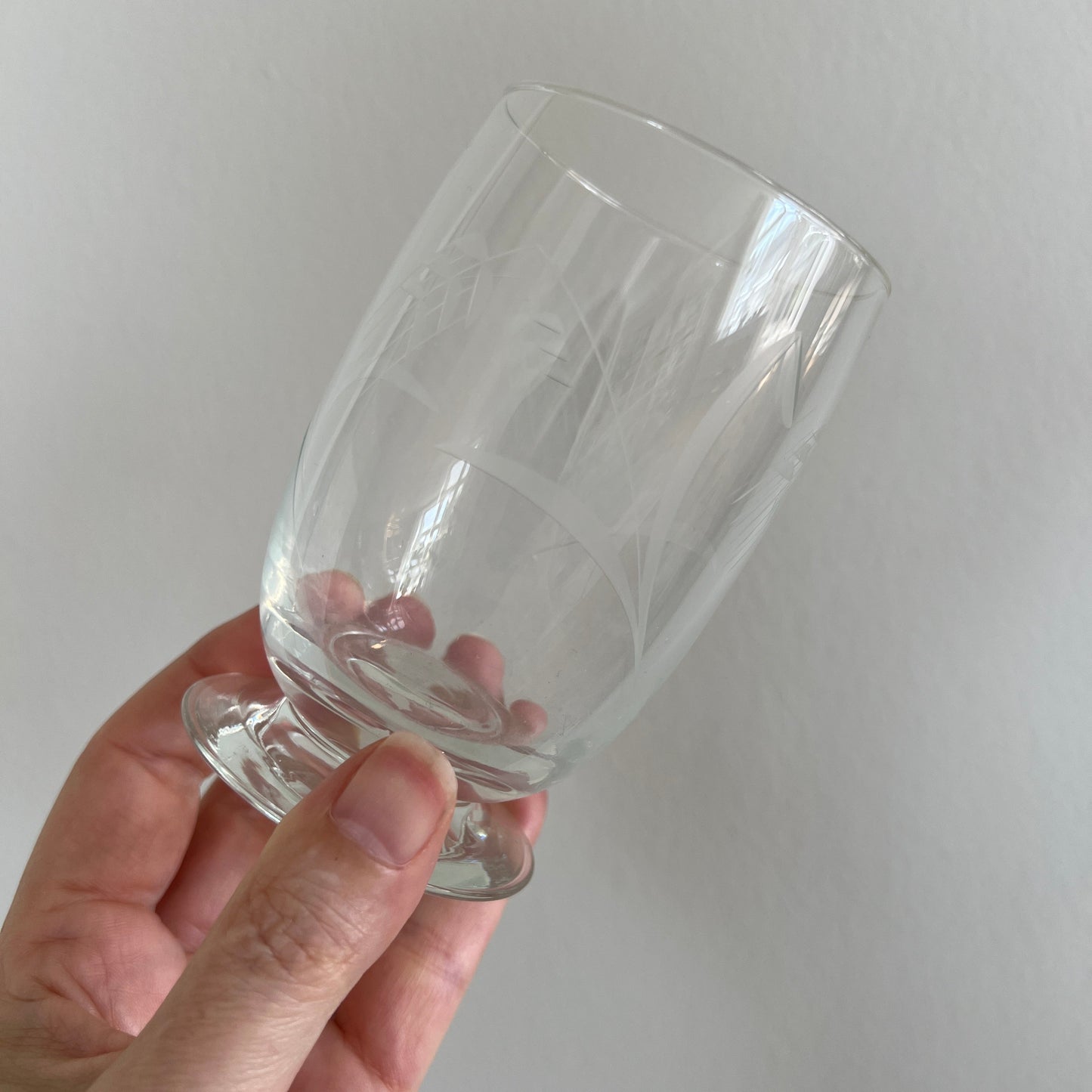 Glas med ciselering på fod - 7 stk.