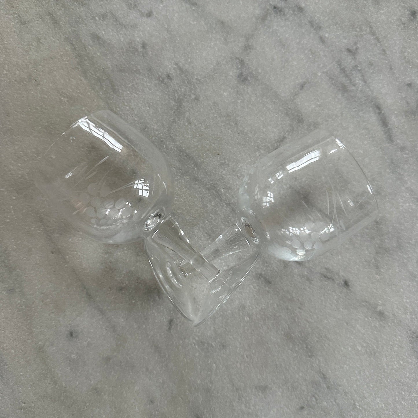 Små vinglas med ciselering af druer - 12 stk.