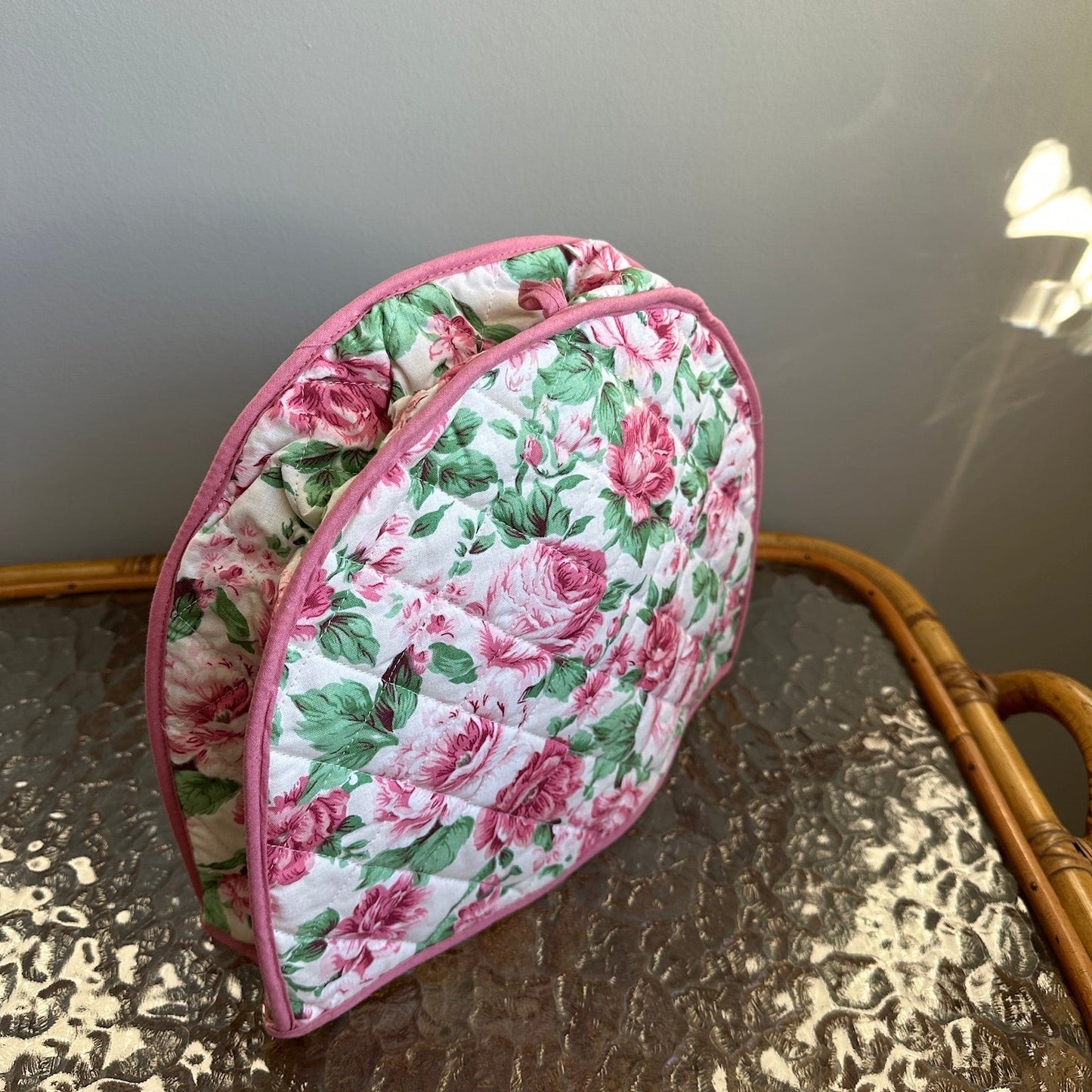 Tehætte i skønt blomsterprint
