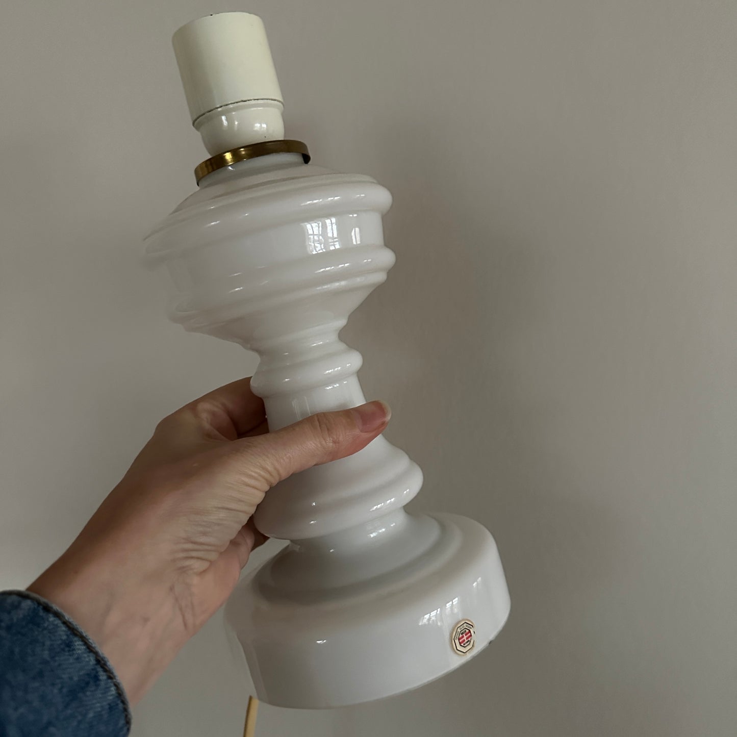 Lampefod i mælkehvid opalglas