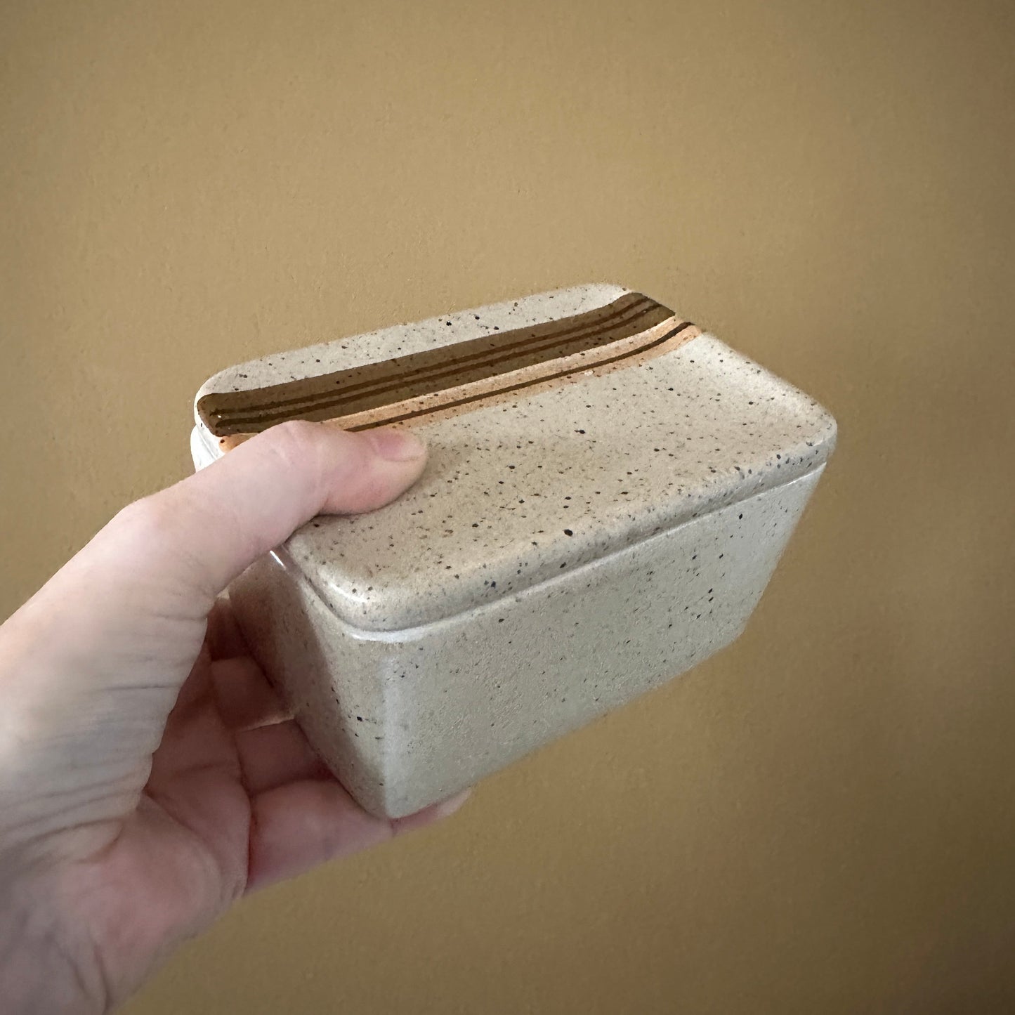 Vintage smørkrukke eller smørskål med låg