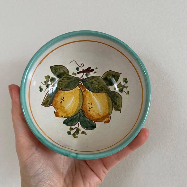 Søde små italienske skåle med citroner (nye)
