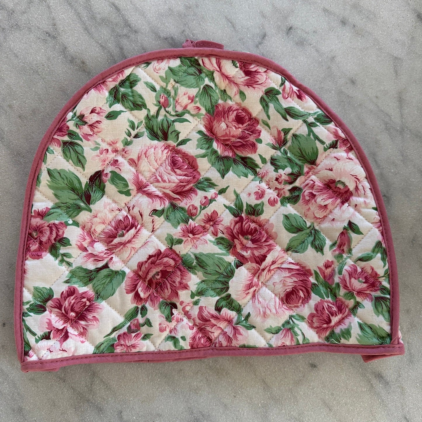 Tehætte i skønt blomsterprint