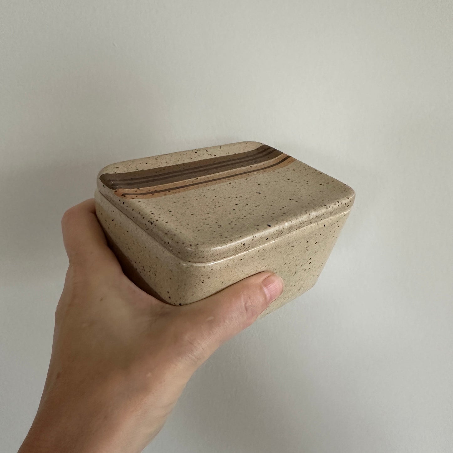 Vintage smørkrukke eller smørskål med låg