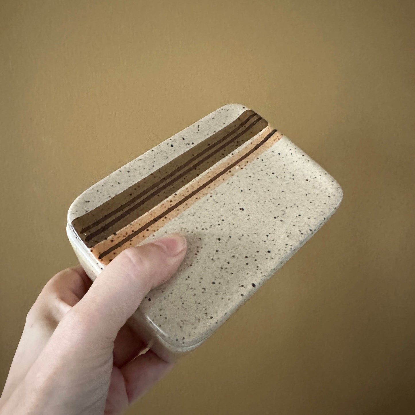 Vintage smørkrukke eller smørskål med låg