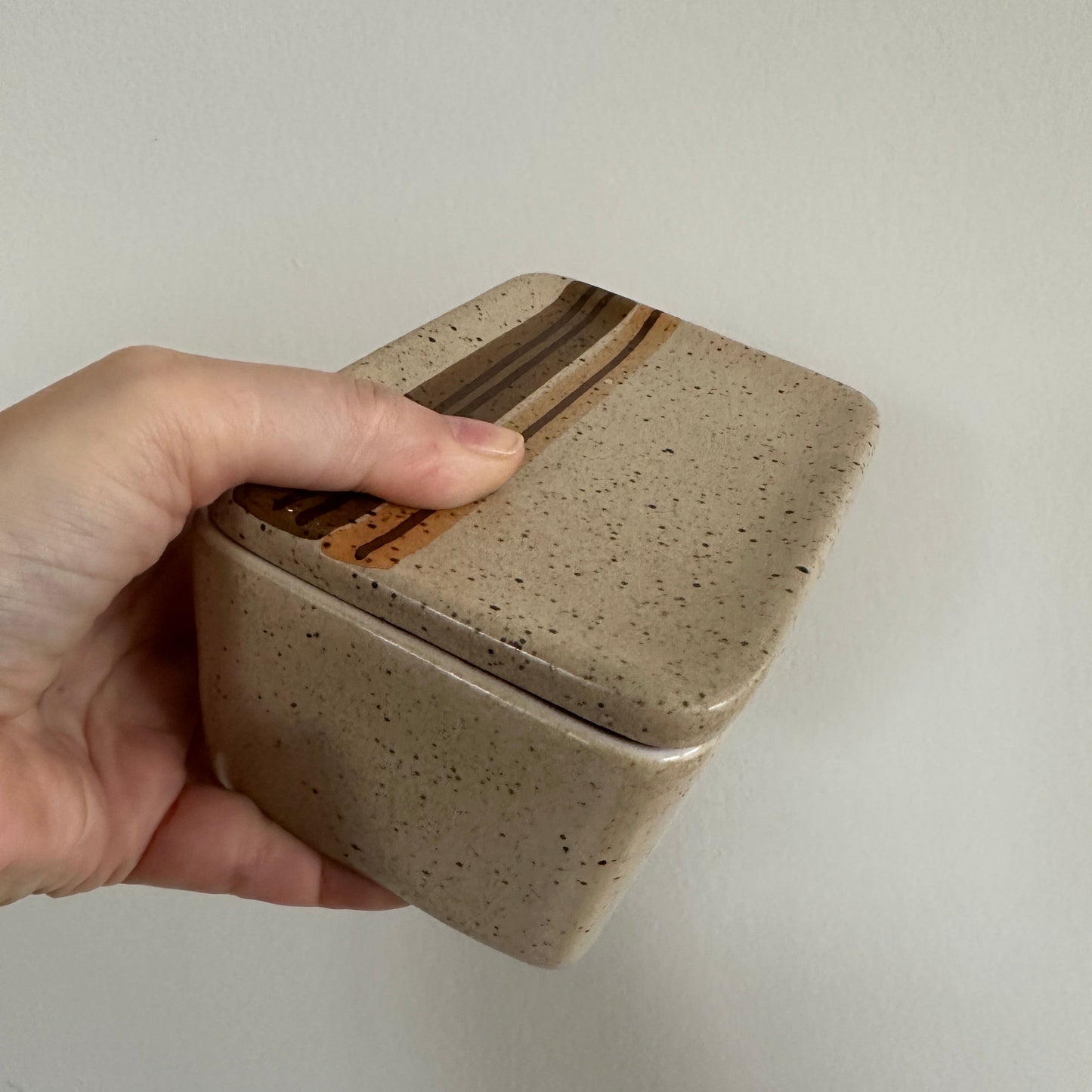 Vintage smørkrukke eller smørskål med låg