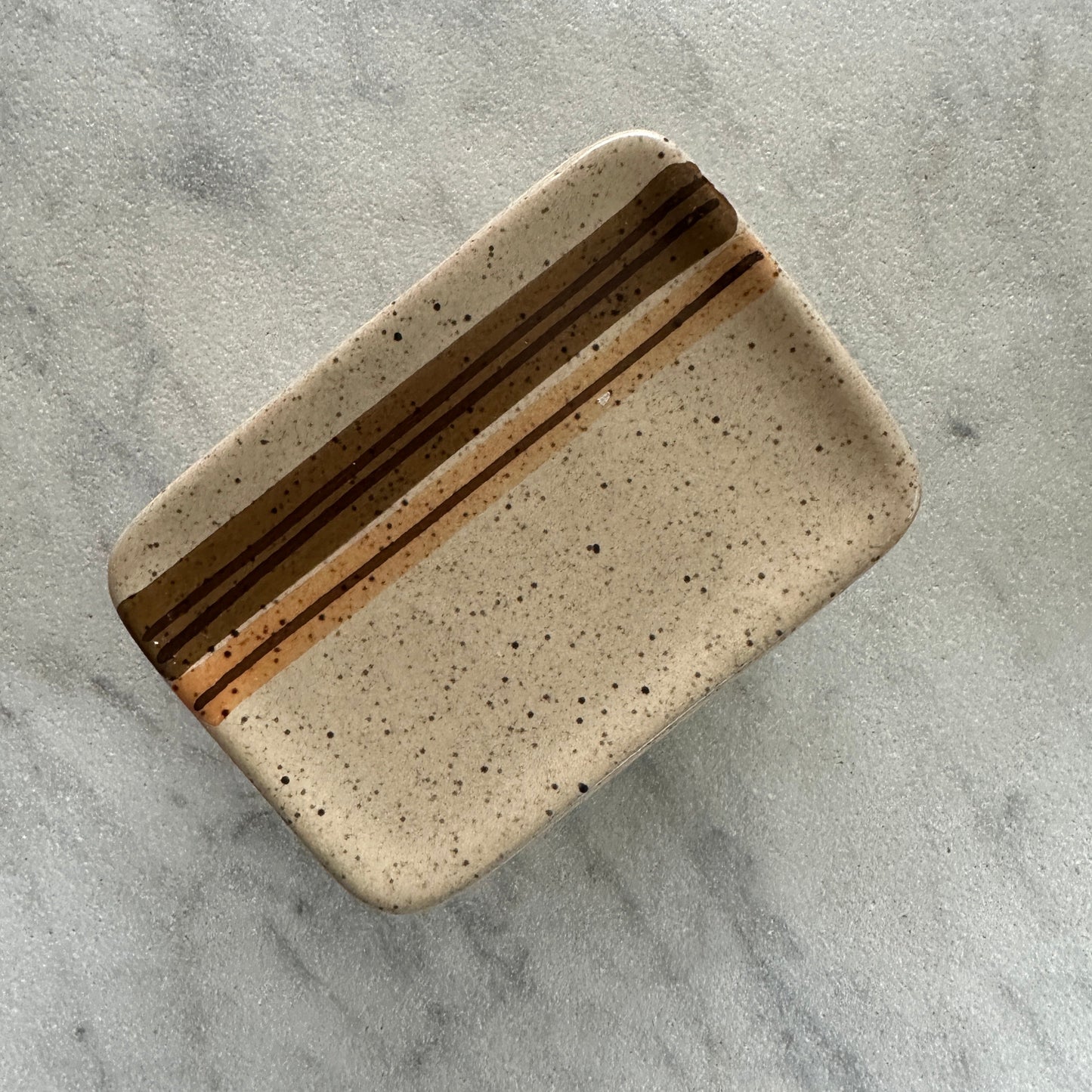 Vintage smørkrukke eller smørskål med låg