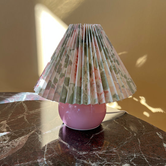 Lille kuglelampe i lyserød