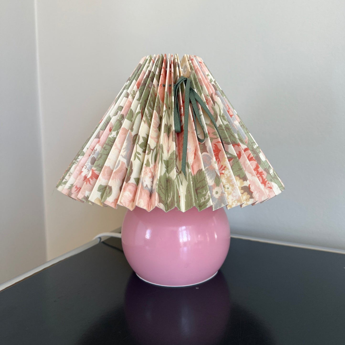 Lille kuglelampe i lyserød